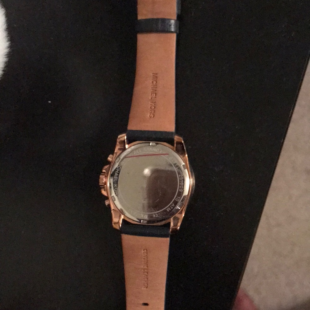Women’s Michael Kors Watch - Picture 3 of 3